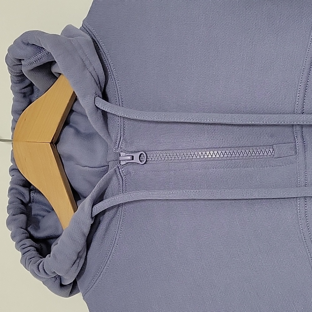 ALO Yoga Lavender Cropped Hoodie Pullover - Picture 3 of 8